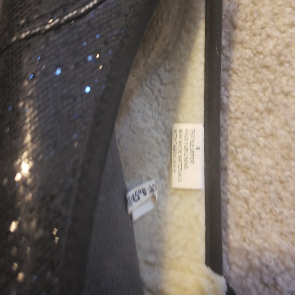 Shose - Picture 2 of 3